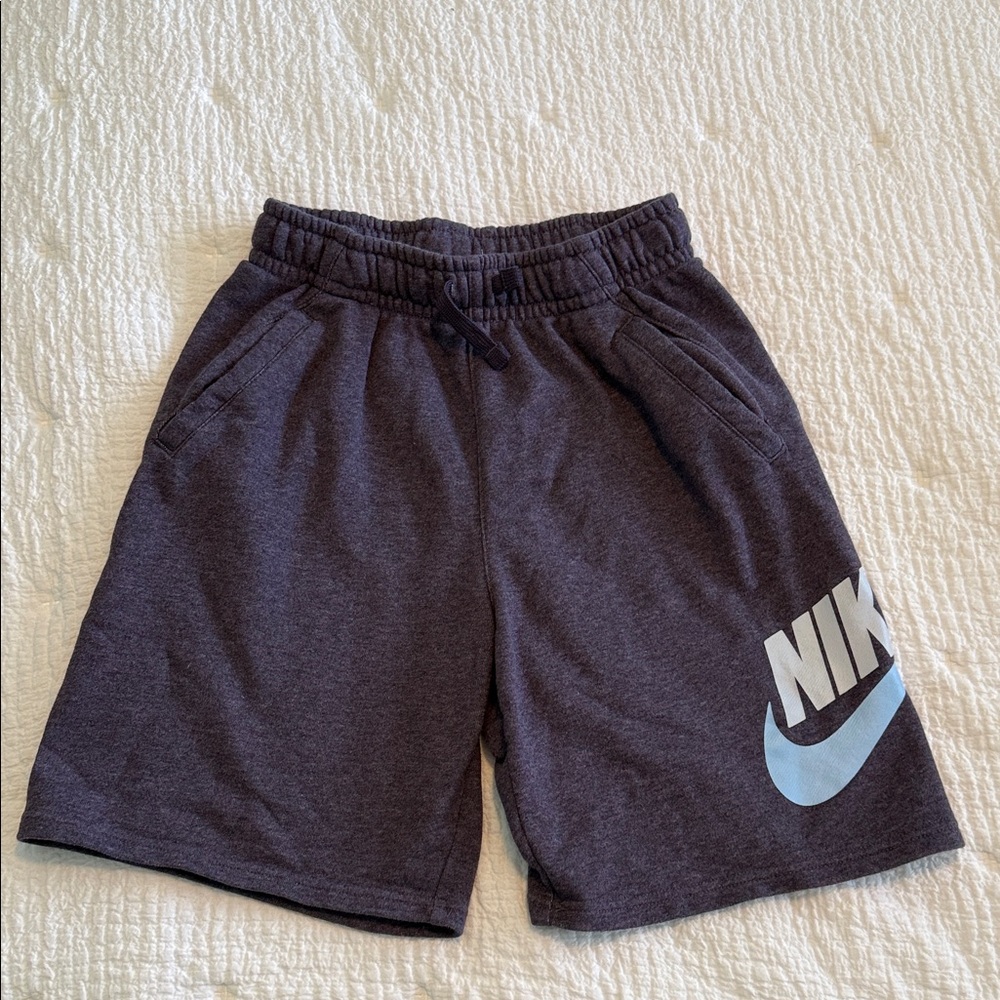 Kids Nike Standard Fit Shorts in Charcoal